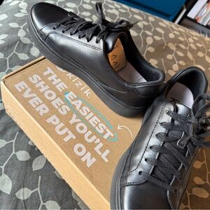 Step Into these Unworn Black Leather Kizik Vegas Slip on Sneakers! Unisex- 7W
